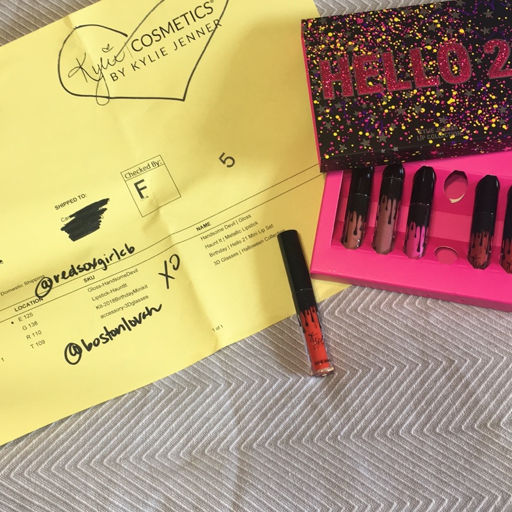 New Kylie Mini Velvet Liquid Lippie in Rad